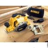 Kép 3/3 - DeWalt Gyalu 4,0mm 1050W D26500K-QS